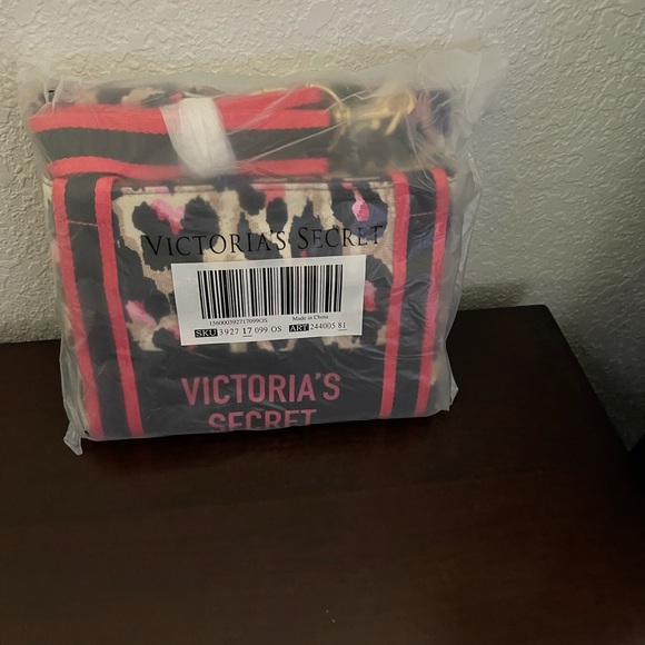 Assortments new VS and PINK TOTES - Picture 4 of 15